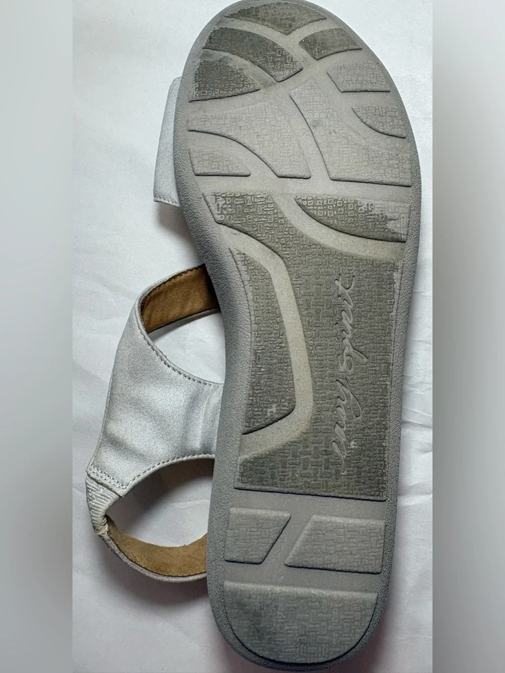 Comfort Women's White Sandal with Elastic Straps